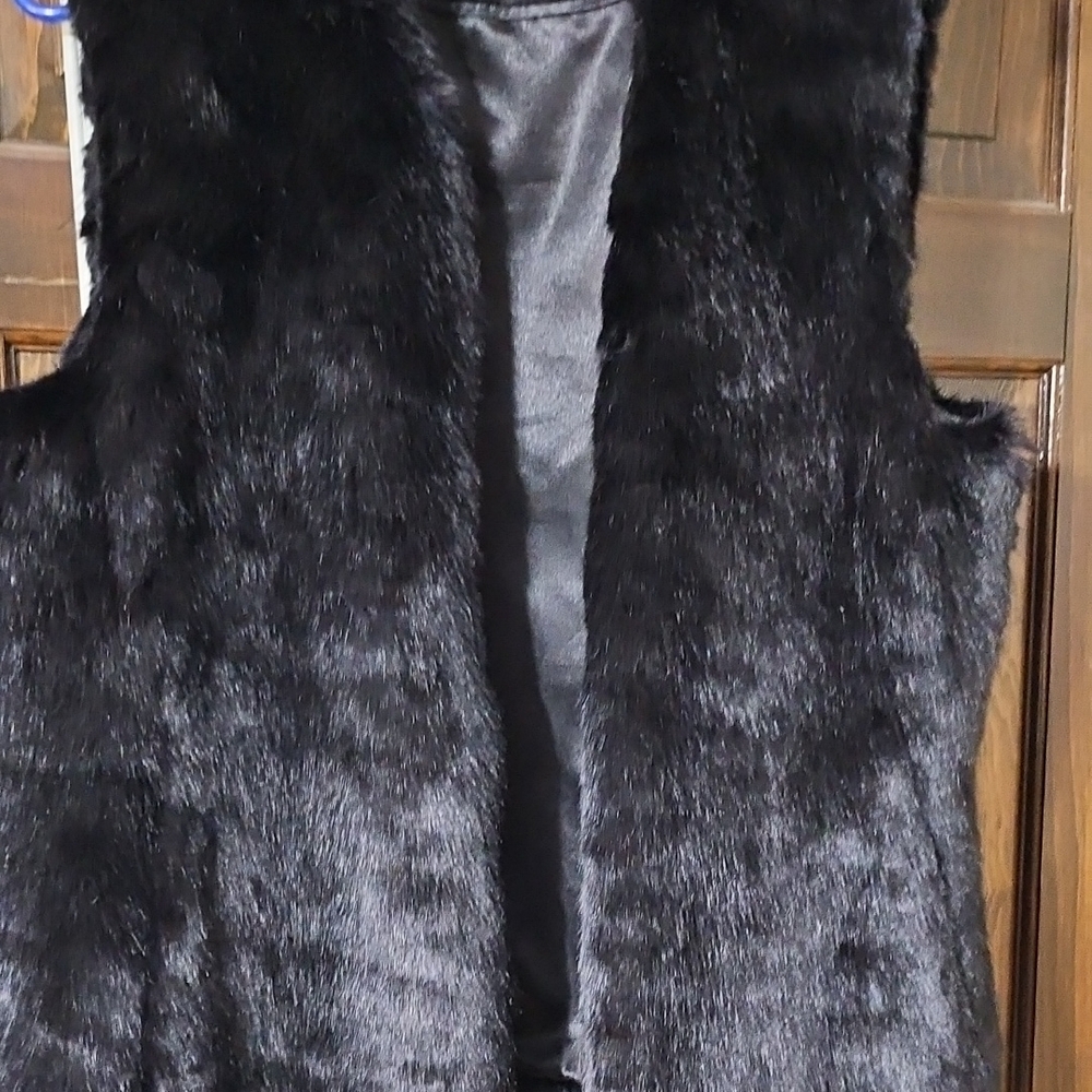 Calvin Klein Elegant Black Fur Vest